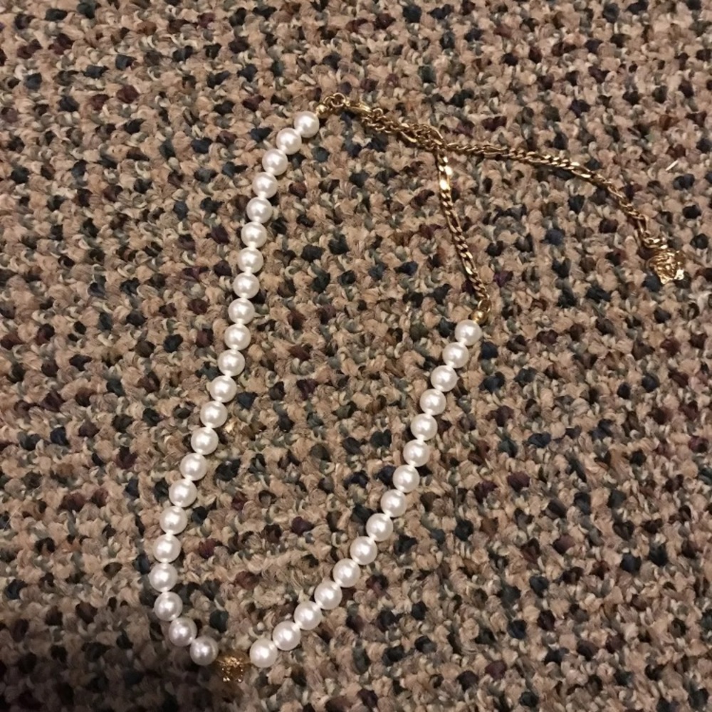 Versace pearl necklace - Picture 5 of 13